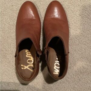 Sam Edelman Brown Ankle Boots with Rounded Toe and V-Cut Opening